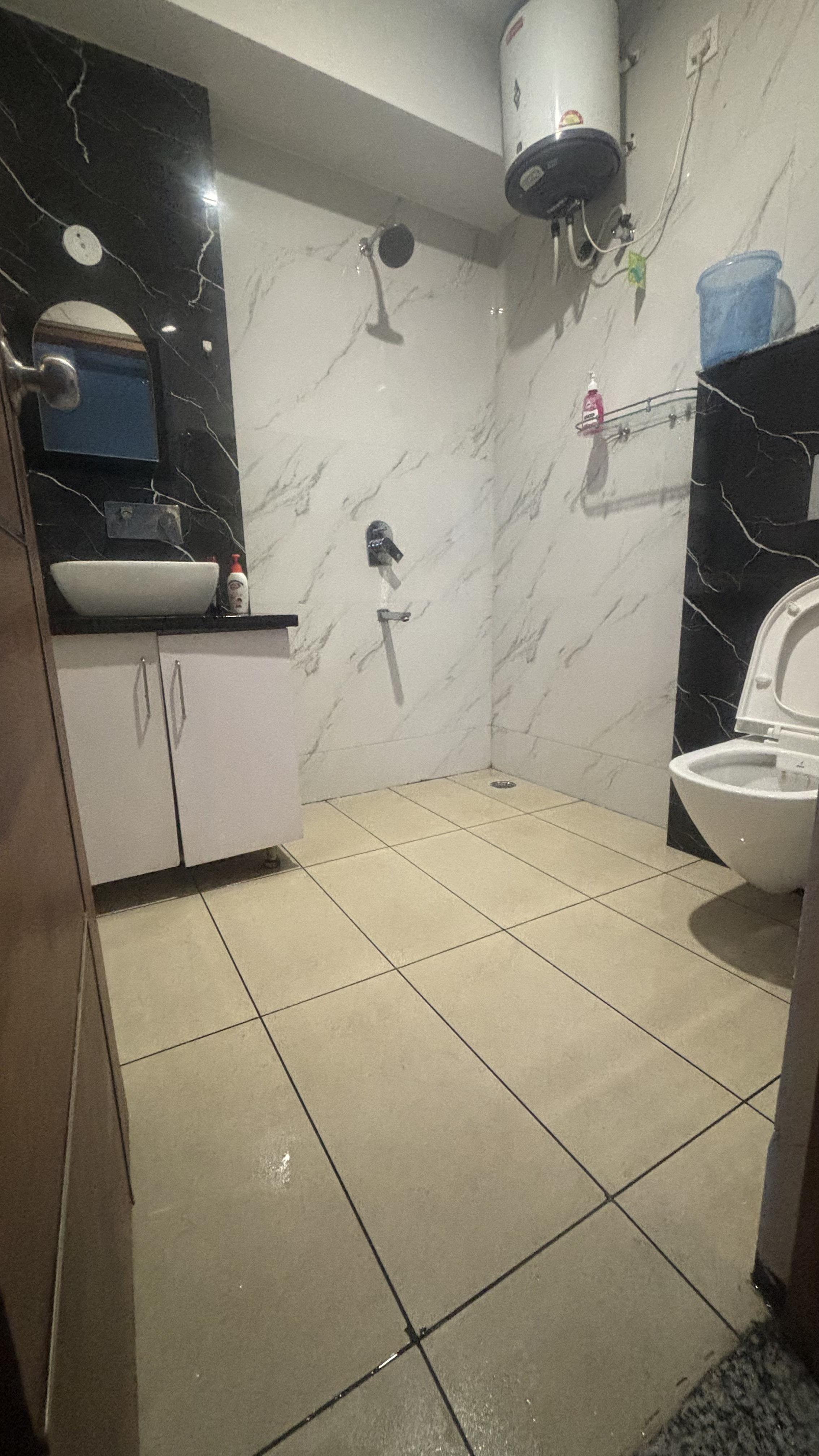 Hill View Arcade - Tap to explore photos