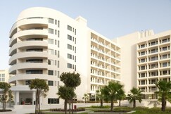 Staybridge Suites Abu Dhabi Yas Island - Theme Park Access