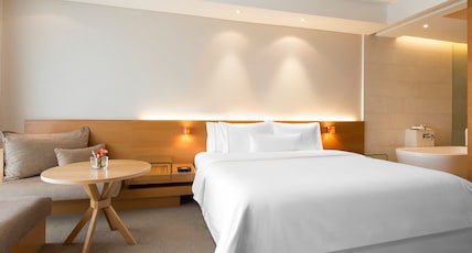 The Westin Mumbai Garden City Room Type - Club City View, King Bed with Bathtub & Club Lounge Access The Westin Mumbai Garden City Room Type - Club City View, King Bed with Bathtub & Club Lounge Access