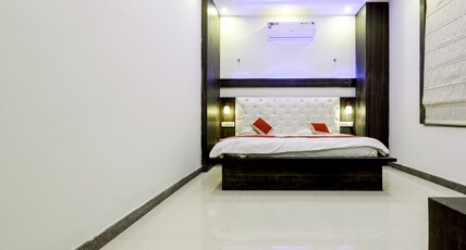 Ashoka hotel Room Type - Deluxe Room