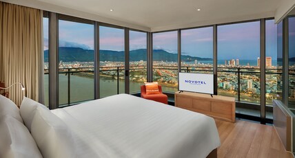 NOVOTEL DANANG PREMIER HAN RIVER Room Type - Executive Corner, balcony, panoramic view of Dragon Bridgeand Premier Lounge Access- 1 king bed