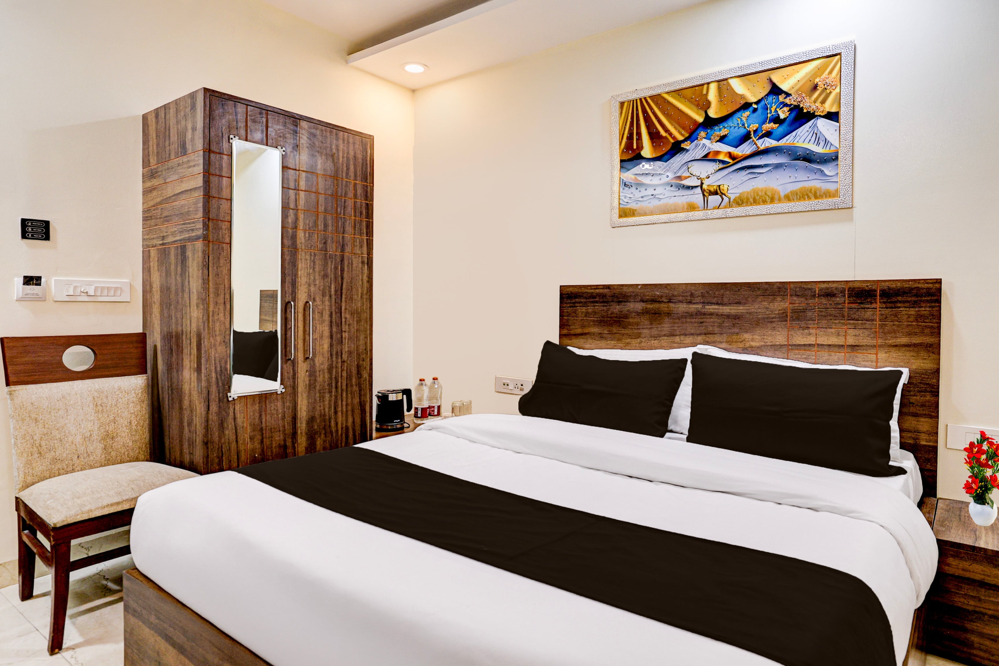 Townhouse OAK The Hotel Square Villa - Tap to explore photos
