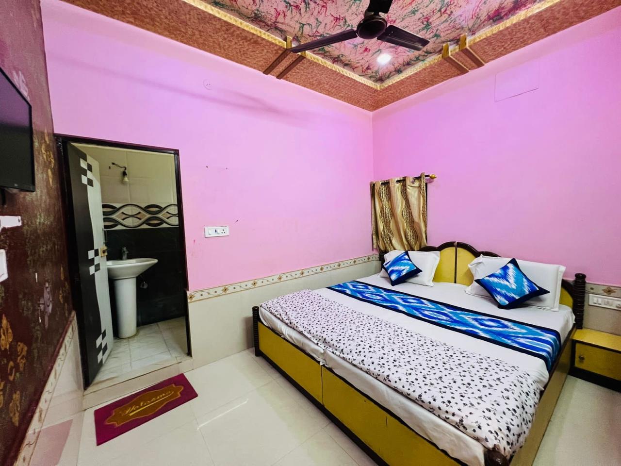 Hotel golden night jaisalmer - Tap to explore photos