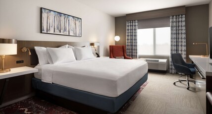 Hilton Garden Inn Visalia Room Type - 1 KING HEARING ACCESSIBLE