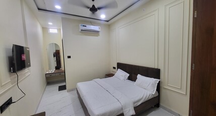Hotel  Shreyanvi Room Type - Room 101