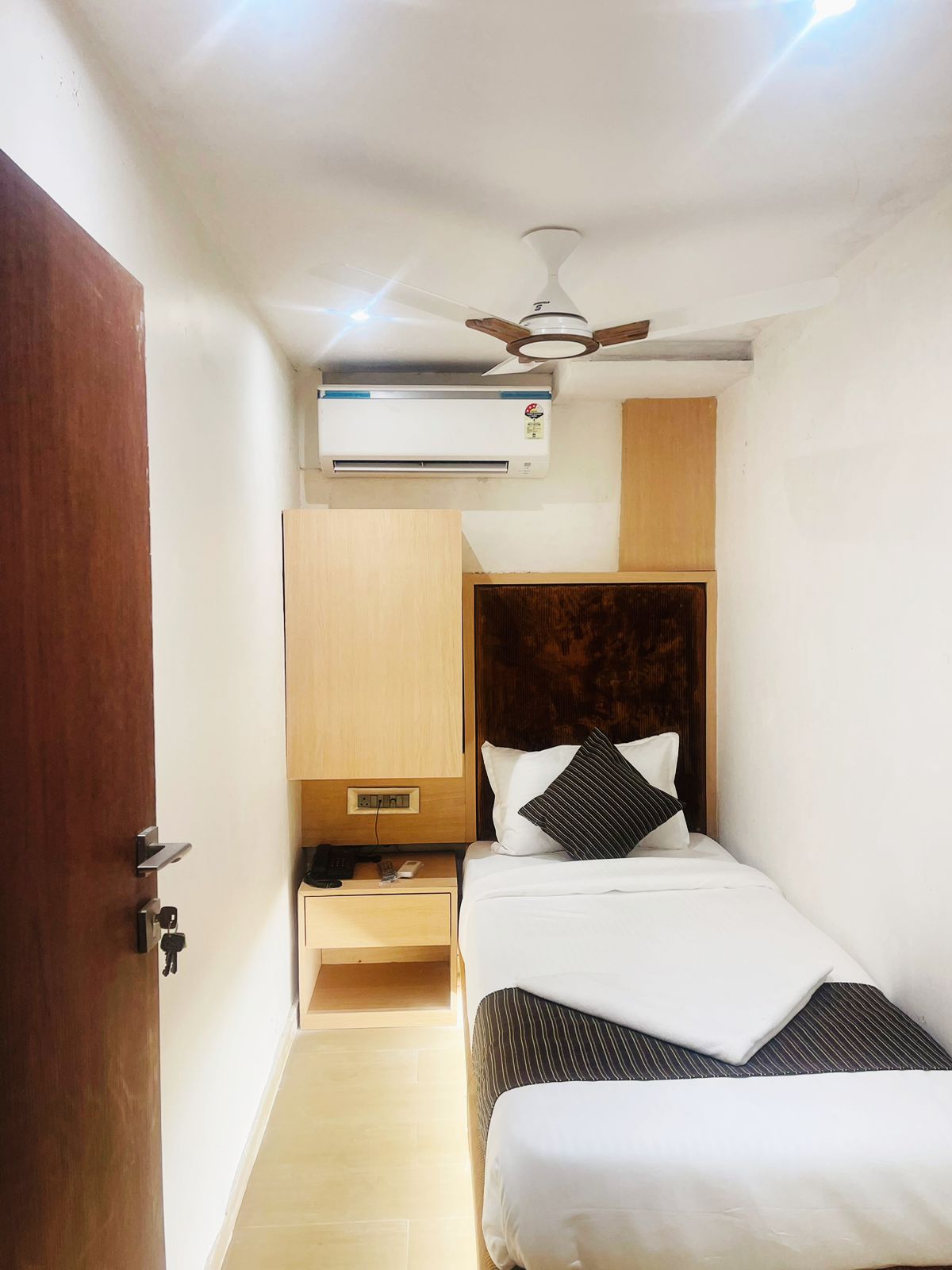 Hotel Winton - Tap to explore photos