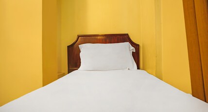 Collection O 92690 Hotel Limas Room Type - Indonesia Deluxe Twin