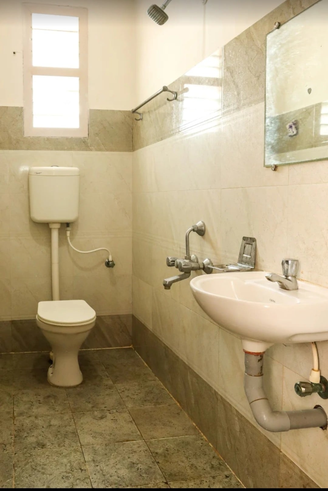 HOTEL SR EXECUTIVE INN - Tap to explore photos