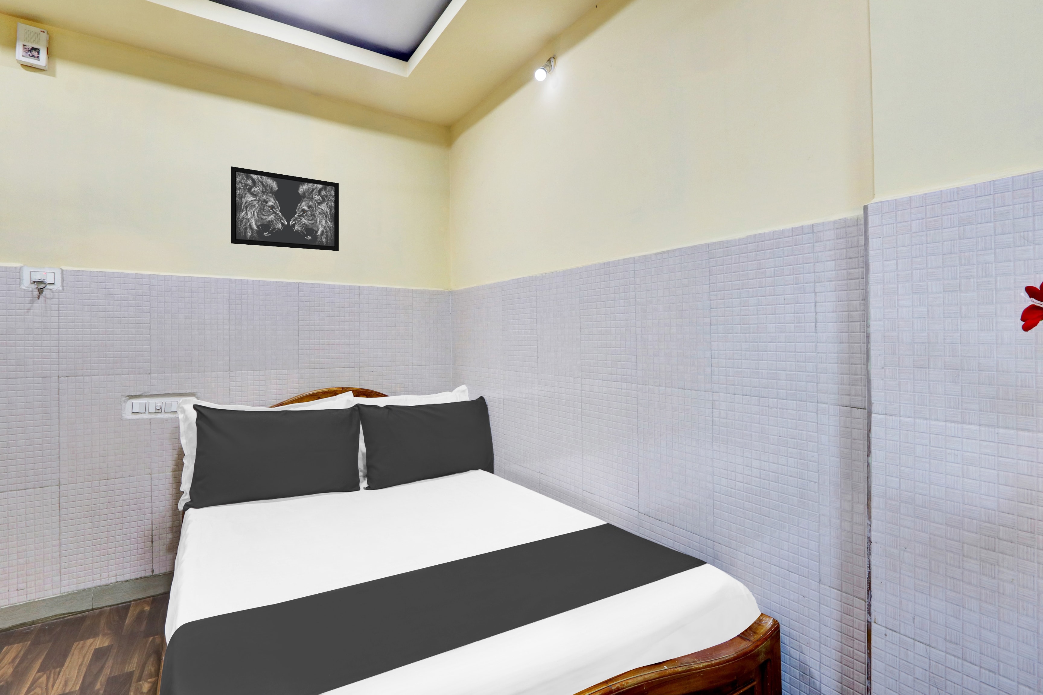 Hotel O NARESH GUEST HOUSE - Tap to explore photos