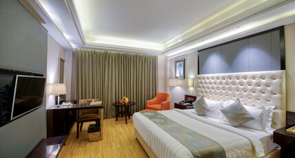 OM Clarks Inn Raebareli Room Type - Deluxe AC room with King Bed