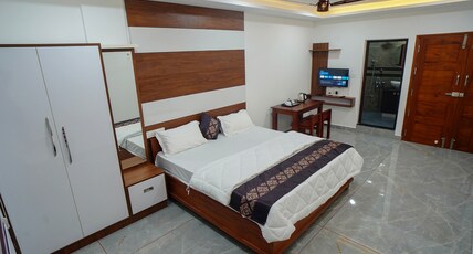 UNIVERSAL RESIDENCY Room Type - Deluxe Ac Room