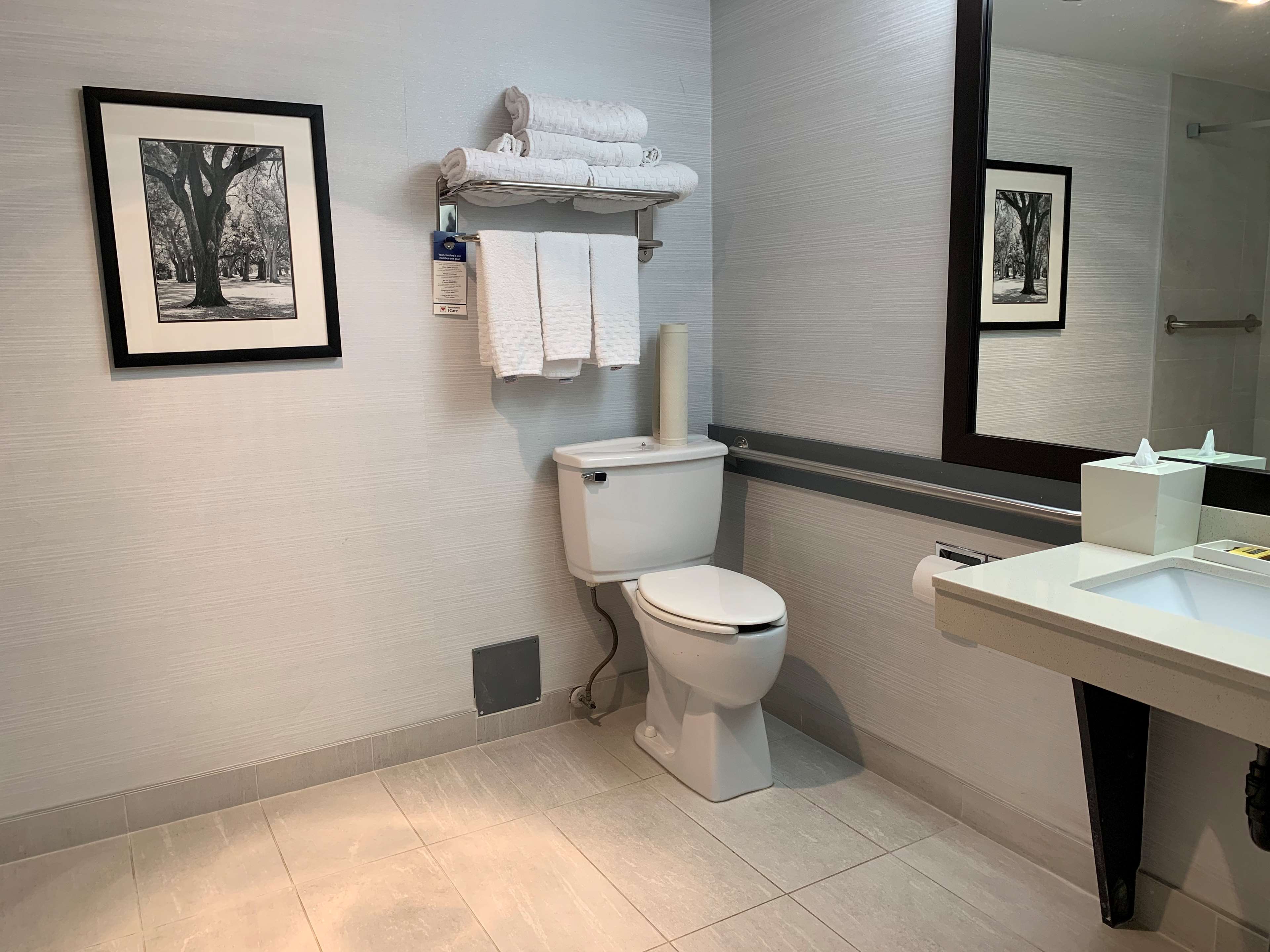 Best Western Plus Regency Inn and Conference Centre - Tap to explore photos