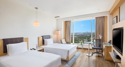 Crowne Plaza Greater Noida Room Type - Standard Twin Beds Non Smoking with Bathtub Crowne Plaza Greater Noida Room Type - Standard Twin Beds Non Smoking with Bathtub