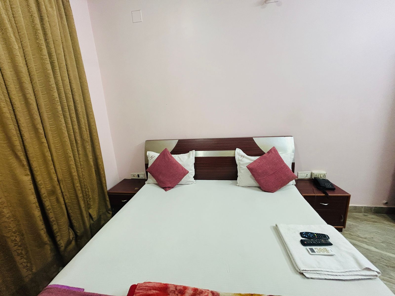 Hotel Royal Kalinga - Tap to explore photos