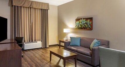 Holiday Inn Express Indio Room Type - 2 Queen Beds Suite Addl Living Area