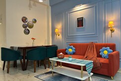 BeauMonde Suites-Spotlight (Movie theatre room).