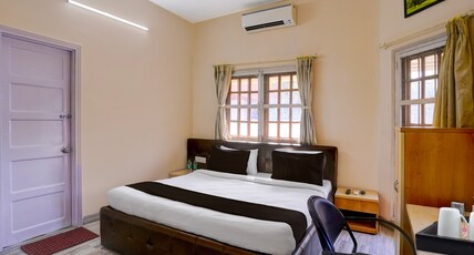 Super Collection O Gold Valley Formerly Misty Royale Room Type - Deluxe