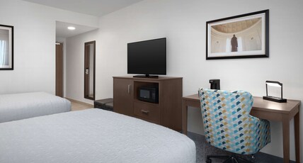 Hampton Inn by Hilton Washington DC NoMa Union Station Room Type - 2 QUEENS W FRIDGE NOSMOK