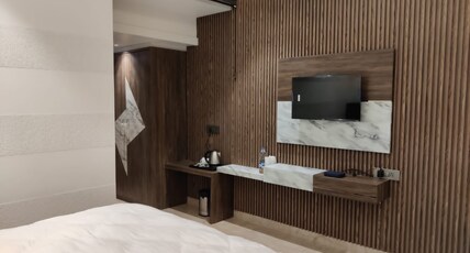 Wave the food plaza hotel and restaurant Room Type - Premium