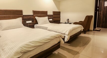 Hotel Alankar Vadodara Room Type - Super Deluxe Twin Bed (Unmarried Couple Not Allowed)
