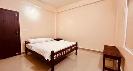 Pathyil Moonberg Holiday Apartment Room Type - Deluxe Double room with En Suite Bath