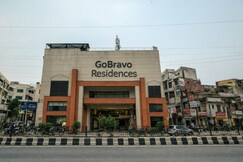 GoBravo Studio Luxe Apartment with Kitchen wifi LED Near Airport