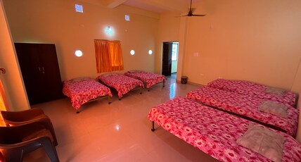 The Golden Grain Room Type - Dormitory with 6 single bed- Non Ac