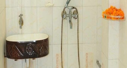 Hotel Shanti Palace Room Type - Economy Room - AC Hotel Shanti Palace Room Type - Economy Room - AC