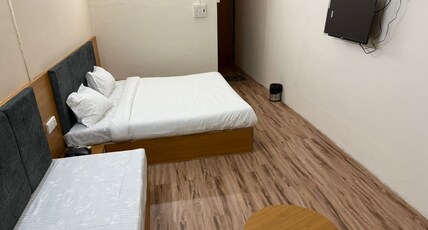 Saputara Valley View Room Type - DELUEX ROOM (AC)