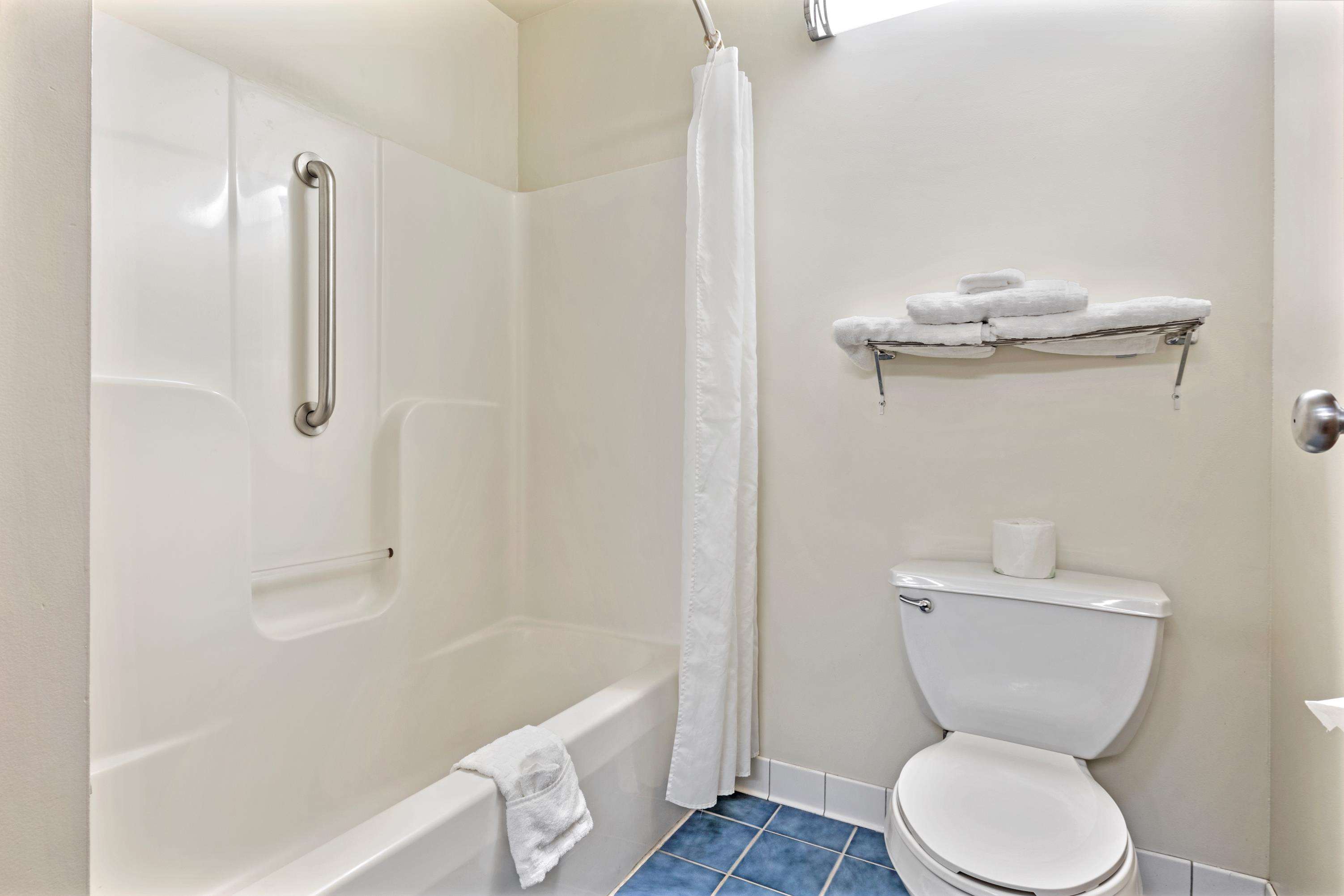 Best Western Clearlake Plaza - Tap to explore photos