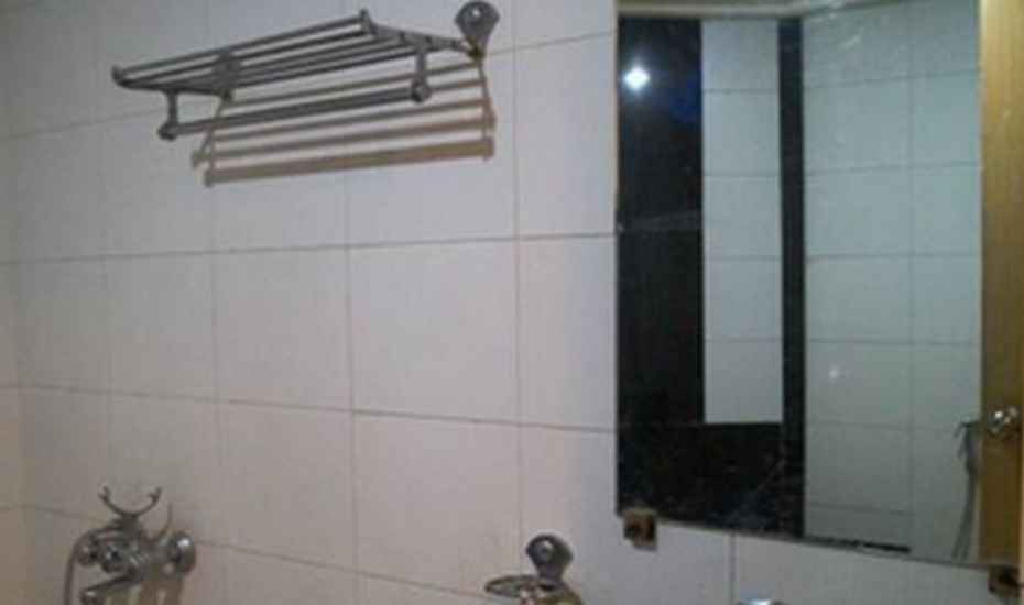 Hotel Longtrai - Tap to explore photos