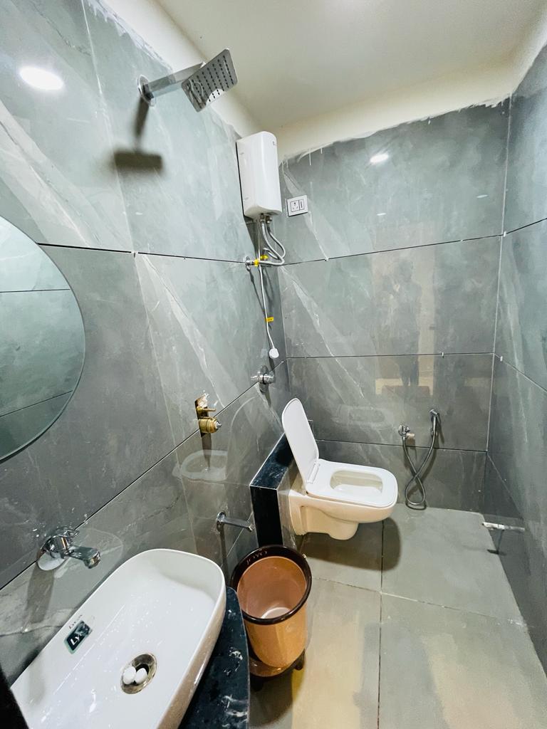 Hotel Lemzon Gandhinagar - Tap to explore photos