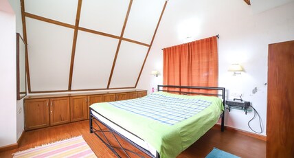 Chalet in Tea Gardens  An Artistic Abode Room Type - Bedroom 1