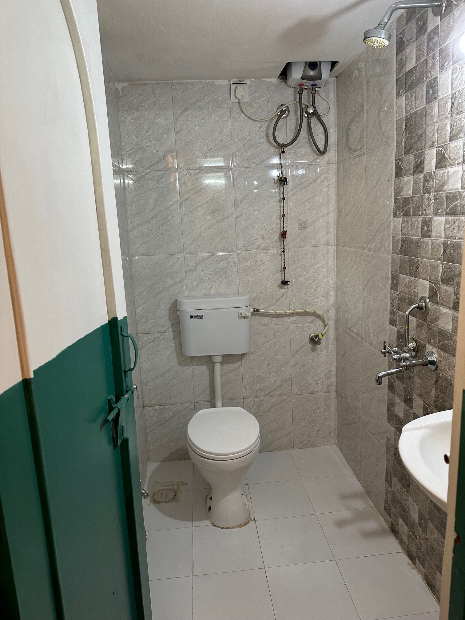 Koregaon Park Oasis Studio Room Smart TV, Wifi, AC - Tap to explore photos