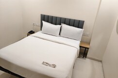 Royal Elite Luxury Ac Rooms
