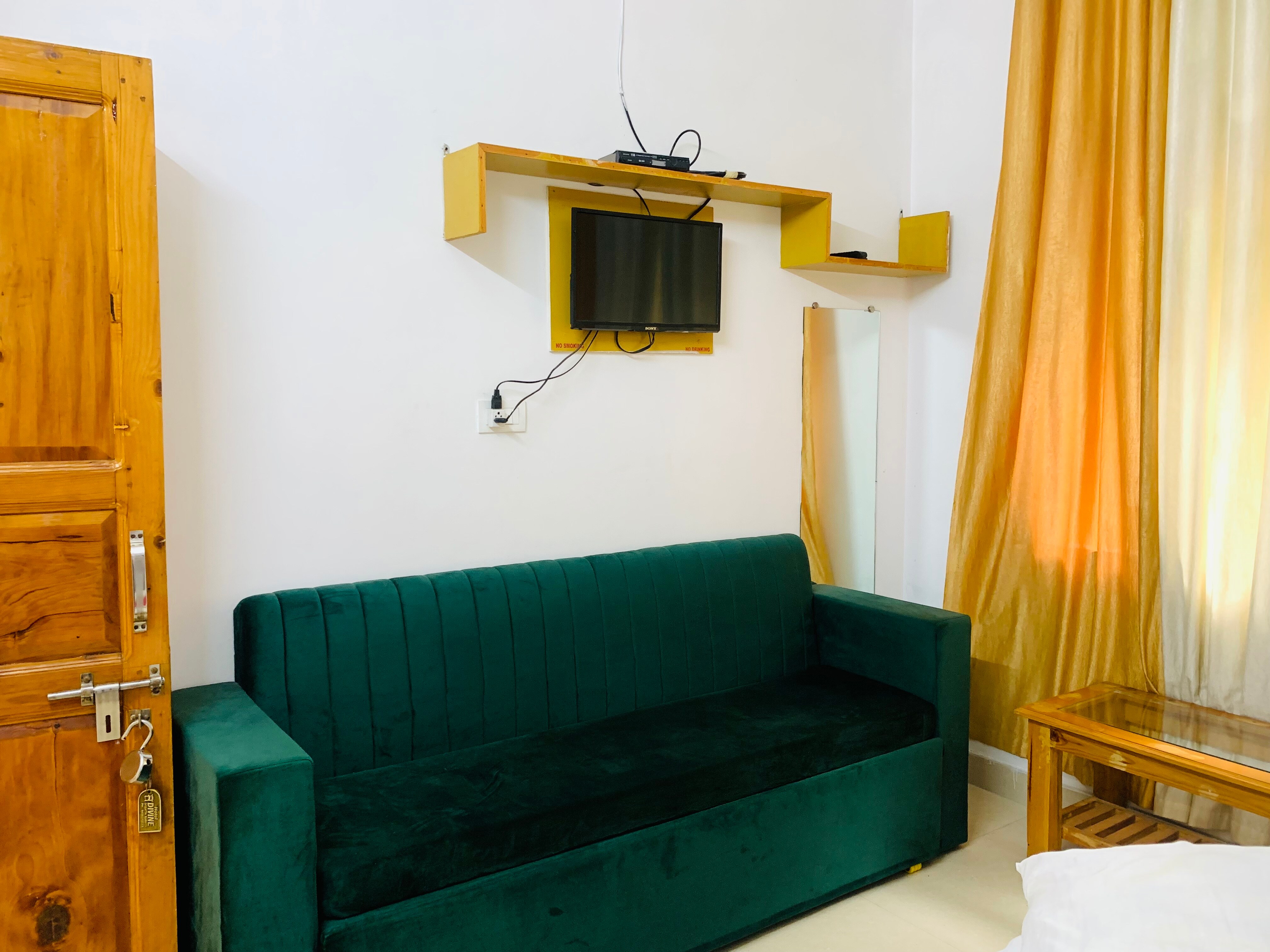 Hotel Divine - Tap to explore photos