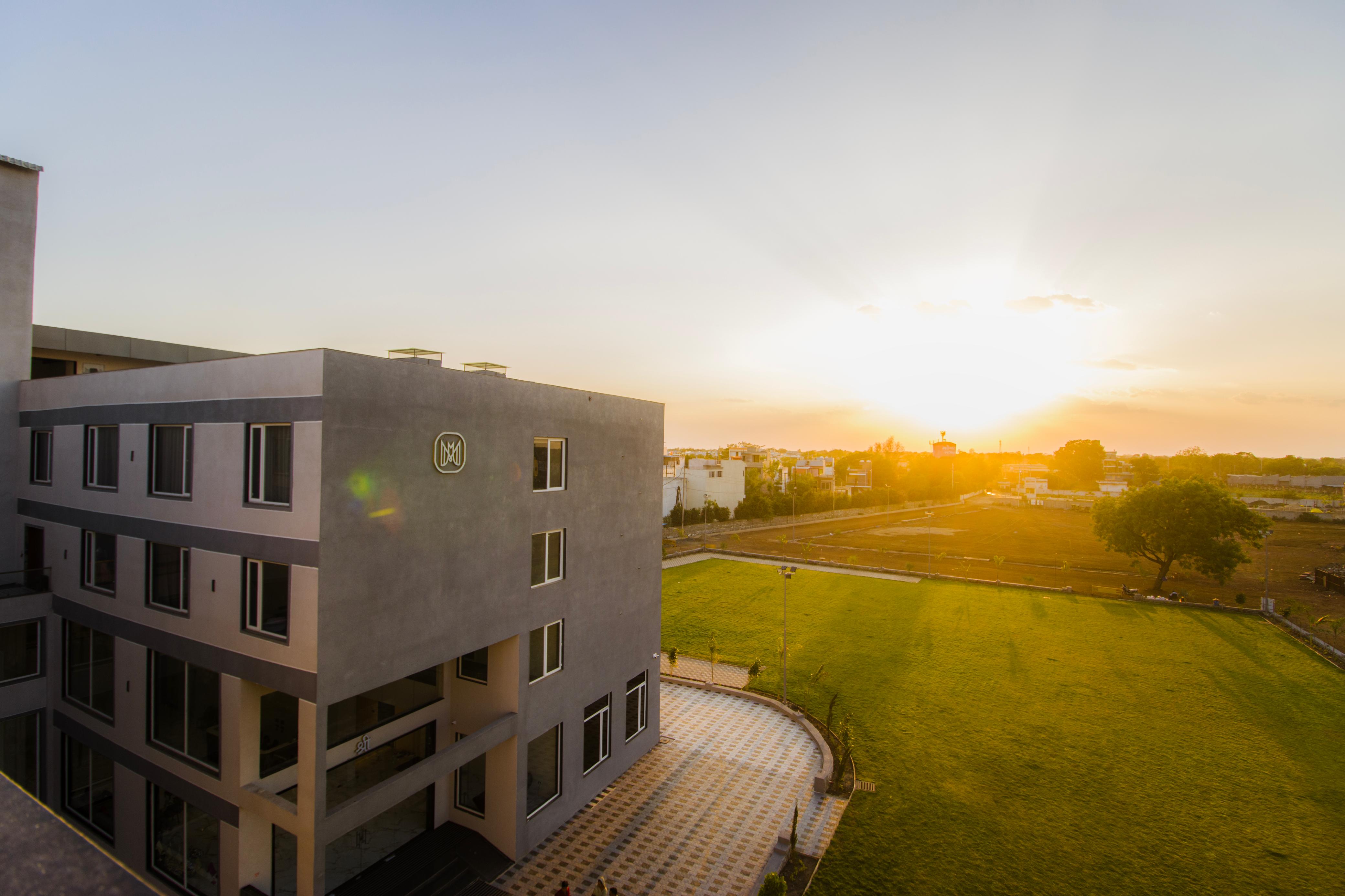 Maniratnam Hotel And Restaurent - Tap to explore photos