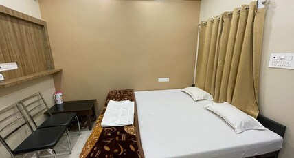 crown plaza Room Type - DELUXE ROOM
