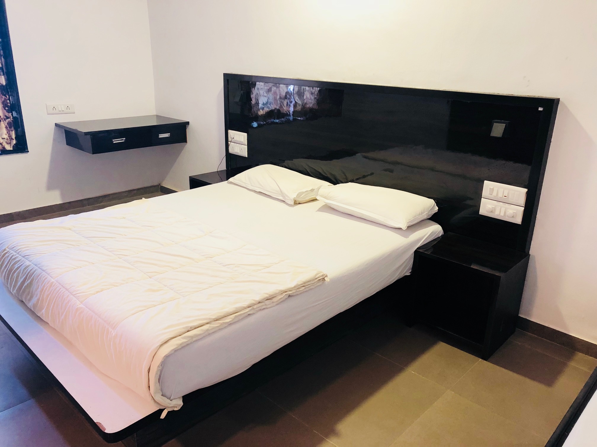 Sea View Hotel ( A beach resort - Alibaug ) - Tap to explore photos