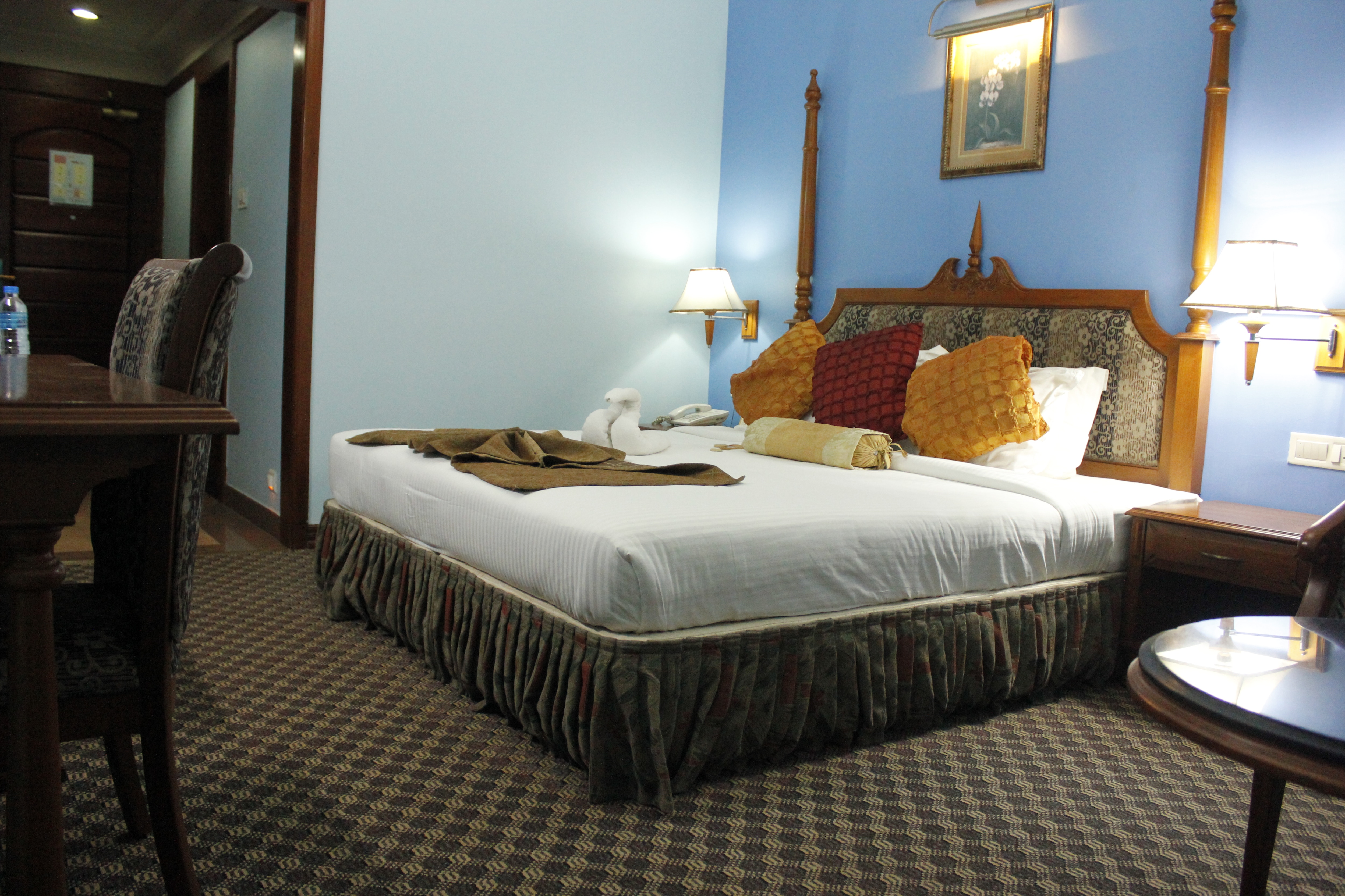 Regant Lake Palace Hotel - Tap to explore photos