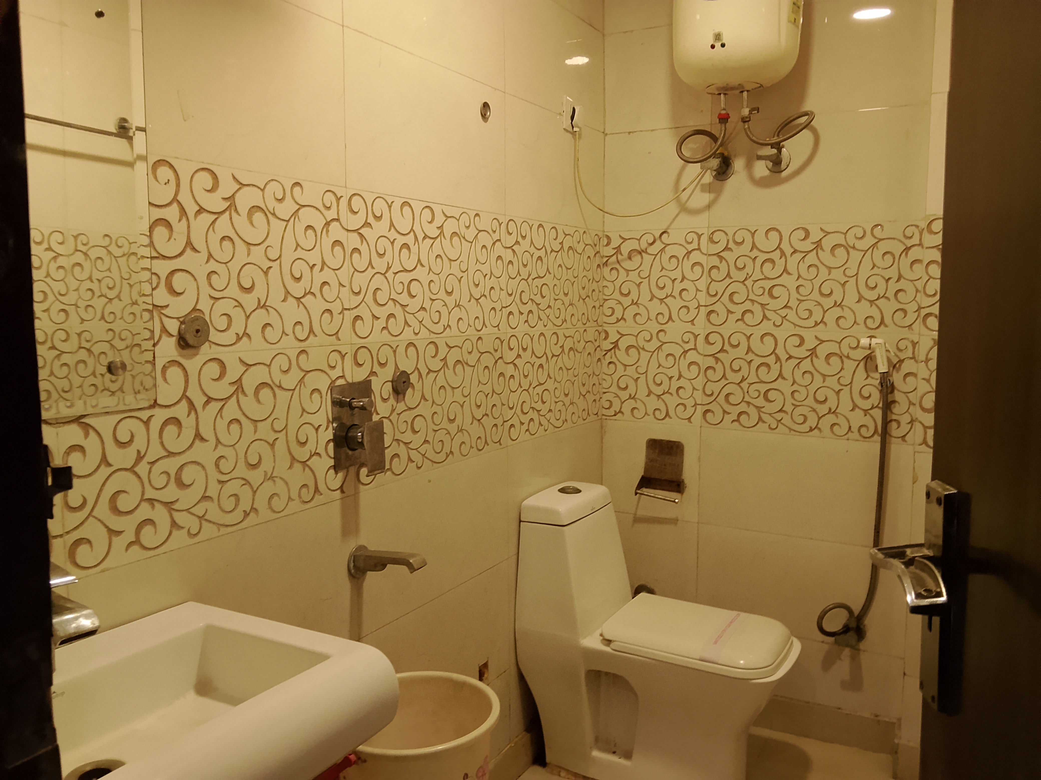Hotel Raj Palace at Delhi Airport - Tap to explore photos