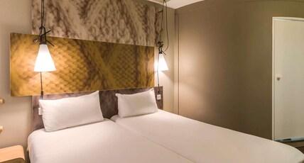 Ibis Amsterdam City West Hotel Room Type - Triple room with twin beds and 1 single sofa bed