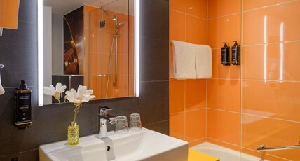 MERCURE HOTEL KOELN- WEST Room Type - Privilege Room with queen-size bed