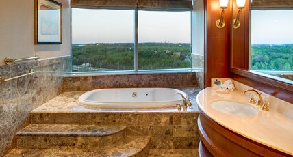 Hilton Lac-Leamy Room Type - 1KING 1BDRM STE WHIRLPOOL