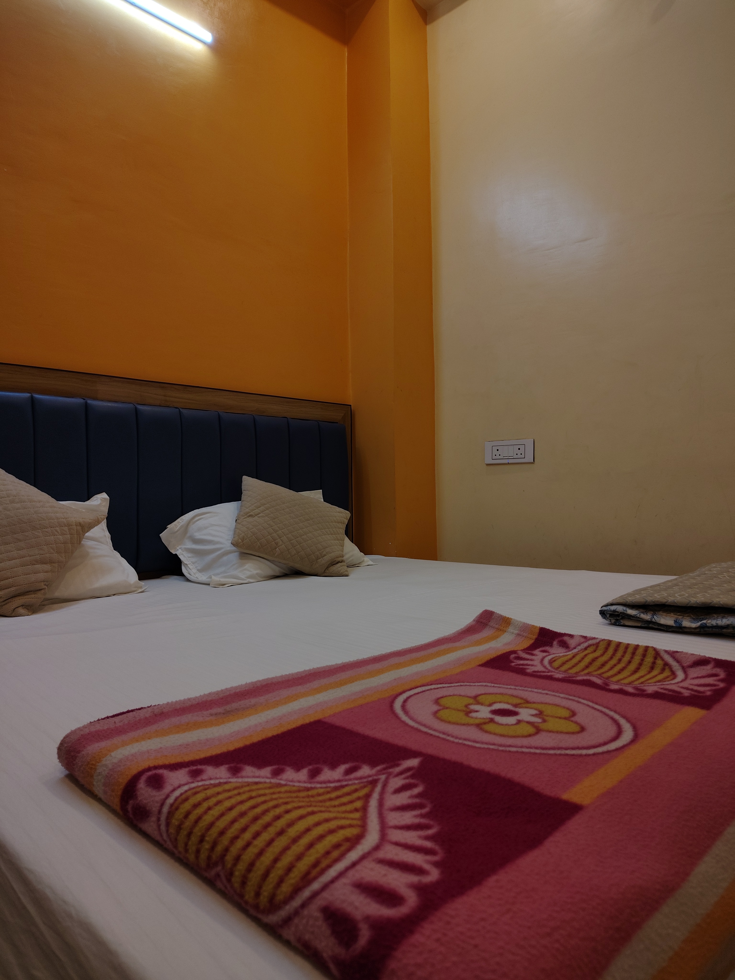 Sri Rudra Homestay - Tap to explore photos