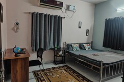 The Human Nest Co Living | 6Mins From ITER College