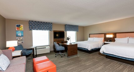 Hampton Inn & Suites by Hilton Marshalltown Room Type - 2 QUEEN SUITE W SOFABED