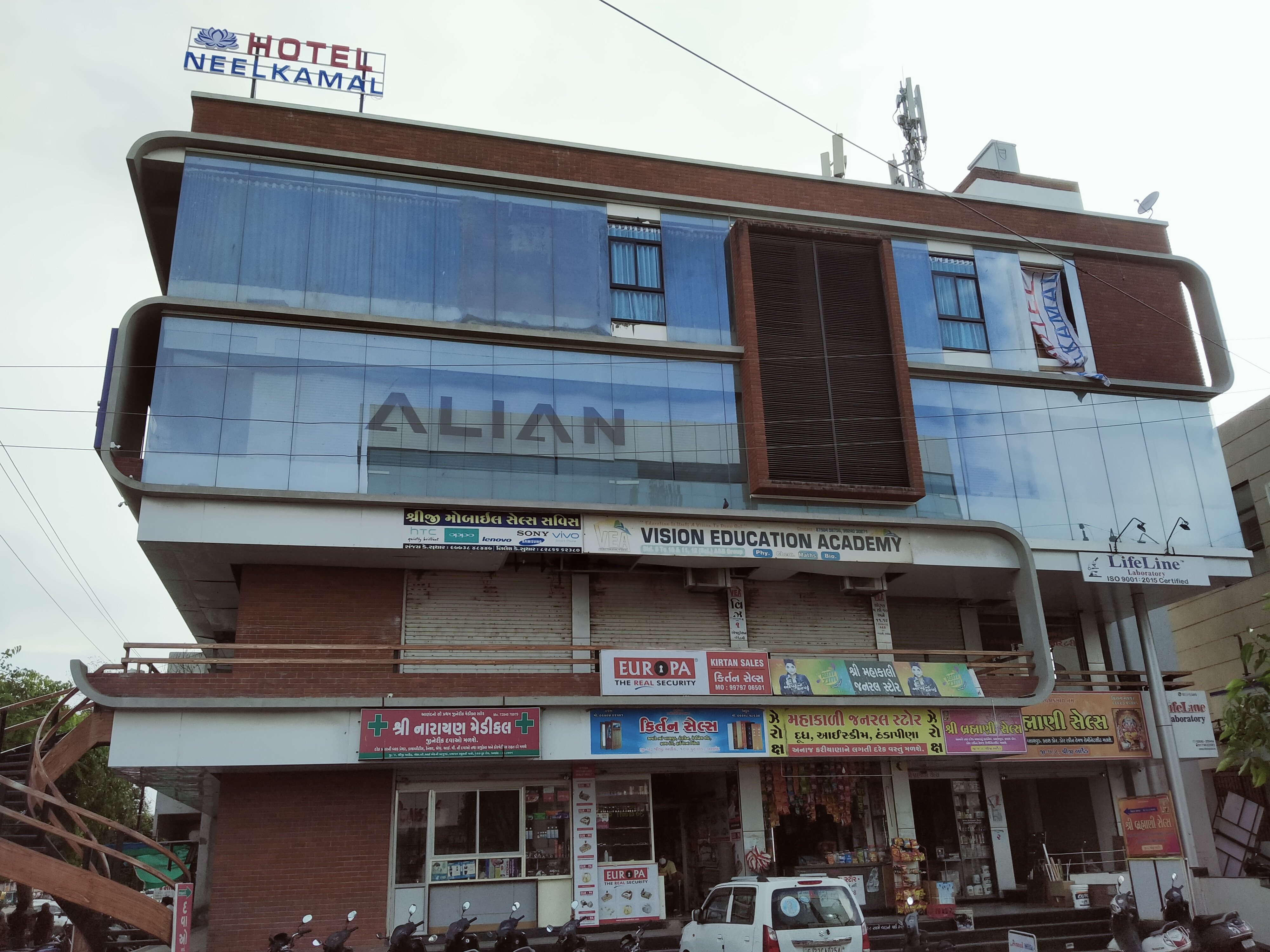 Hotel Neelkamal - Tap to explore photos