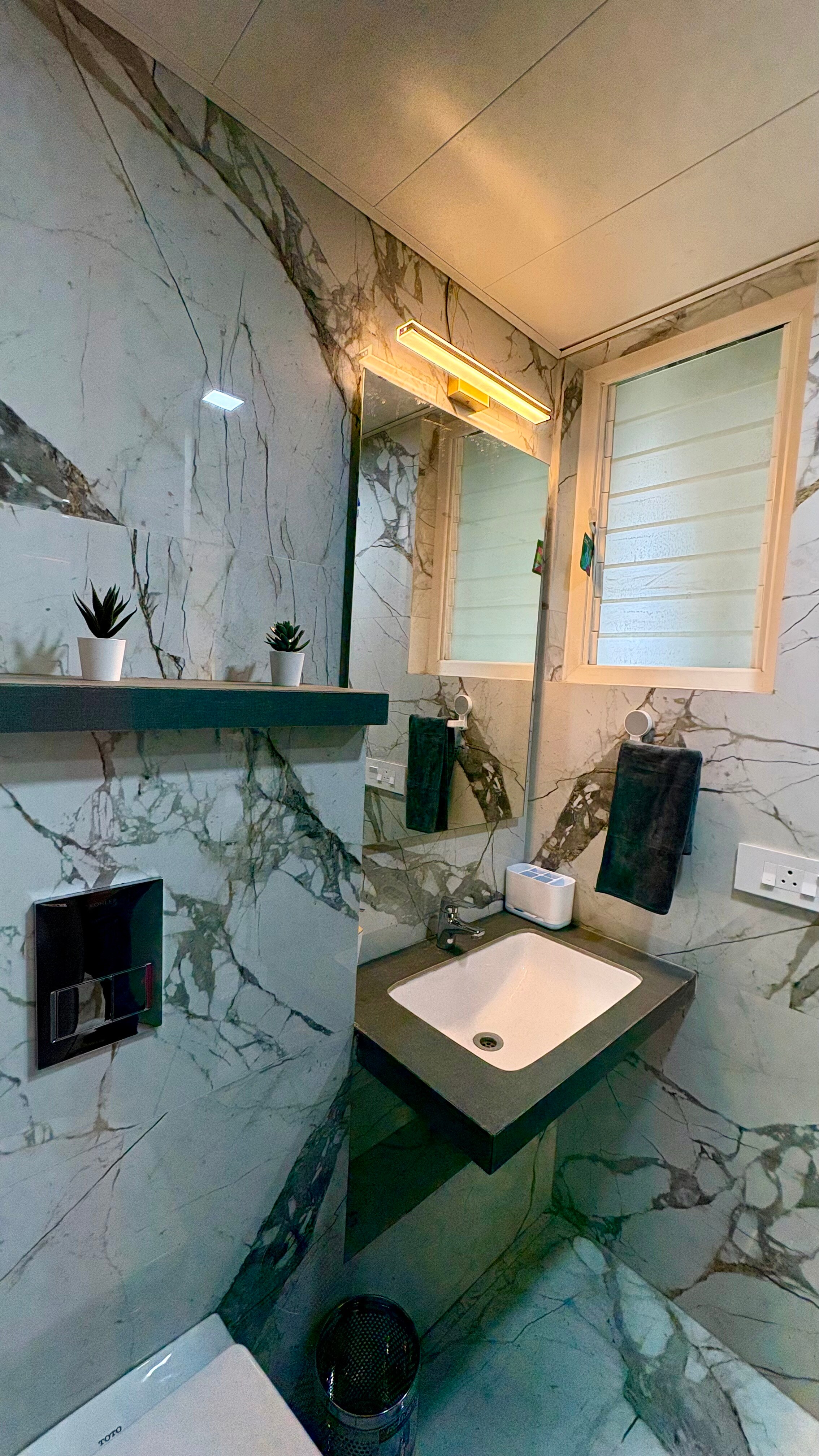 Middle 409 Flat in Pune 5 min from Airport - Tap to explore photos