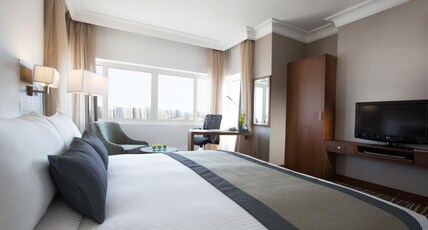 Copthorne Downtown Room Type - Business Suite